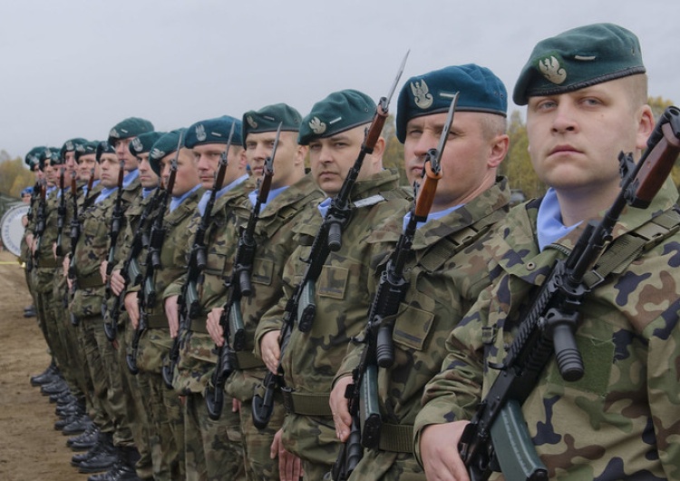  Sondaż. Polacy odpowiedzieli, co sądzą o powrocie obowiązkowej służby wojskowej