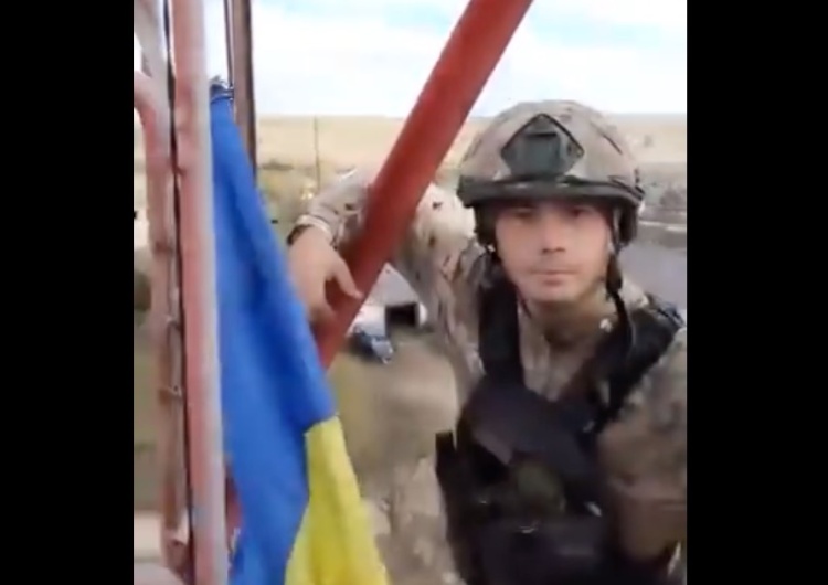  Ukraińska flaga nad Dawidowym Brodem. „Rosjanie w odwrocie” [WIDEO]