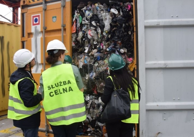 nielegalne odpady Zatrzymano nielegalny transport 25 ton odpadów. Wiadomo, skąd jechały