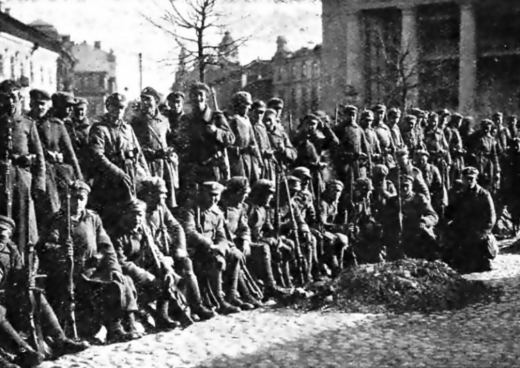 Polscy żołnierze na placu Ratuszowym w Wilnie Bunt, który buntem nie był