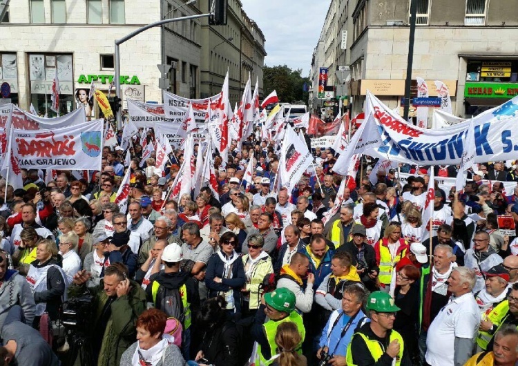  Protest Solidarności w Warszawie. Piotr Duda zaprezentował logo Marszu Godności