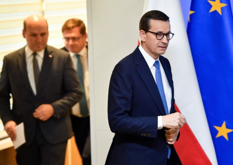 Premier Mateusz Morawiecki Kto będzie winny utraty unijnych środków przez Polskę? Zapytano Polaków