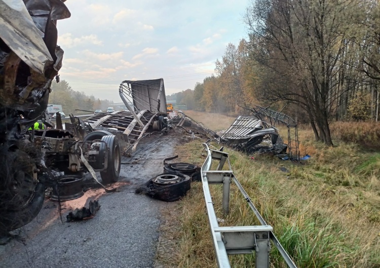 Tragiczny wypadek Tragiczny wypadek na A4. Po pożarze ciężarówki zamknięto dwa pasy ruchu