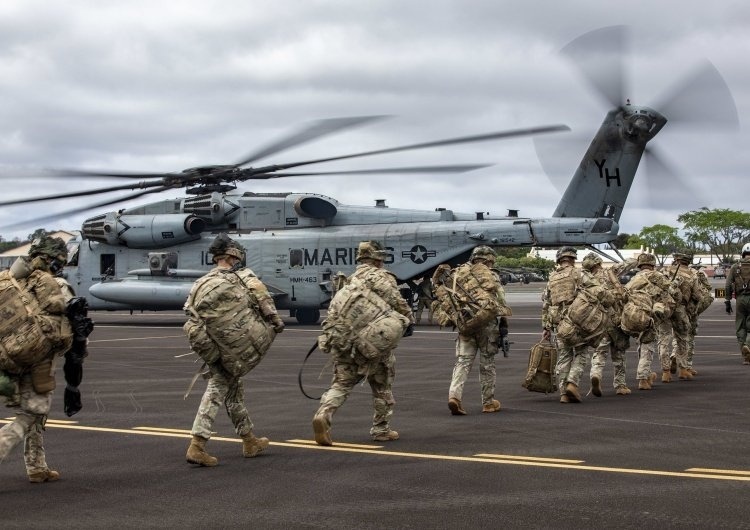żołnierze USA Media: Legendarna amerykańska dywizja powietrznodesantowa dotarła w pobliże granicy z Ukrainą