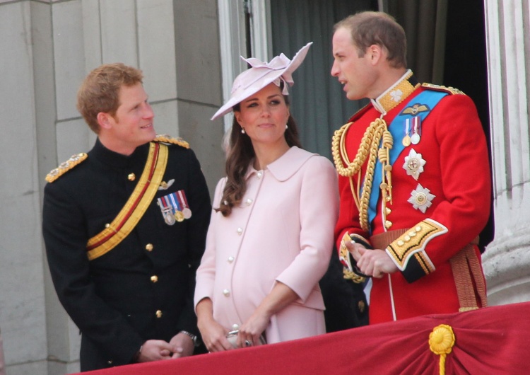 Książę Harry, książę William i Kate Middleton 