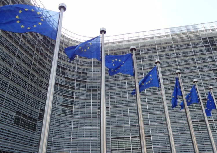 Komisja Europejska KE miała potrącić Polsce kolejne 30 mln euro w ramach transzy kar. Minister zapowiada reakcję rządu