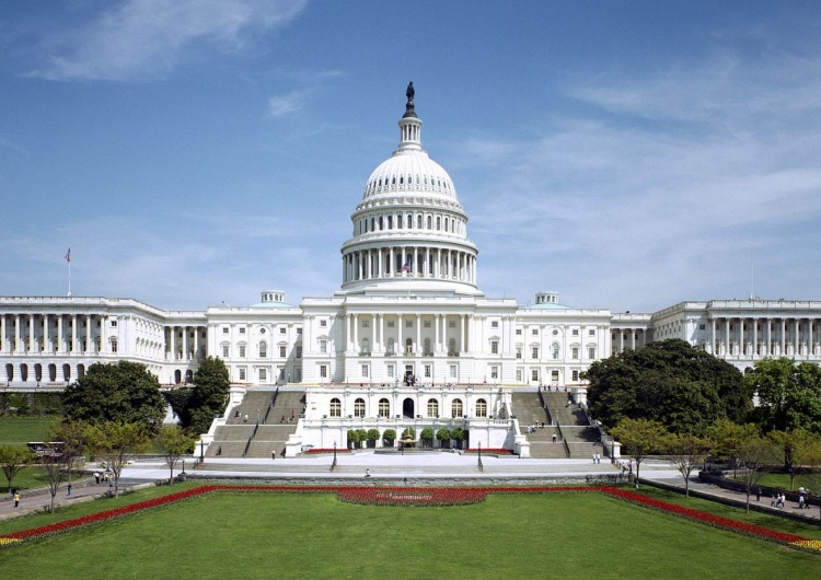 Kapitol Stanów Zjednoczonych, Waszyngton USA: Republikanie na dobrej drodze do większości w Izbie Reprezentantów. Demokraci rozczarowani swoimi „gwiazdami”