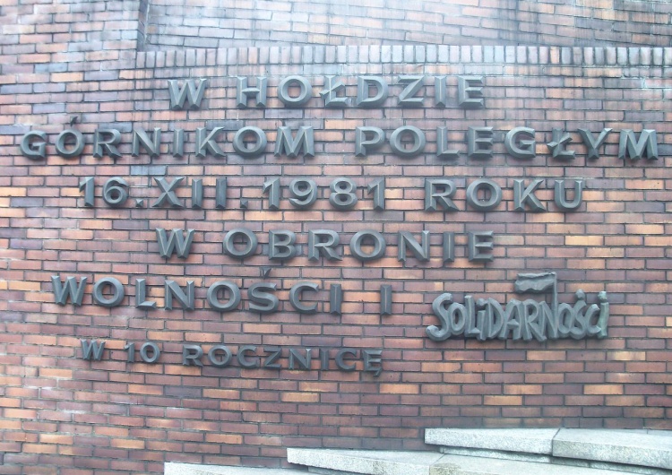 Pomnik poległych górników KWK „Wujek” w Katowicach Bieg Niepodległości im. Dziewięciu z Wujka wystartuje w Katowicach