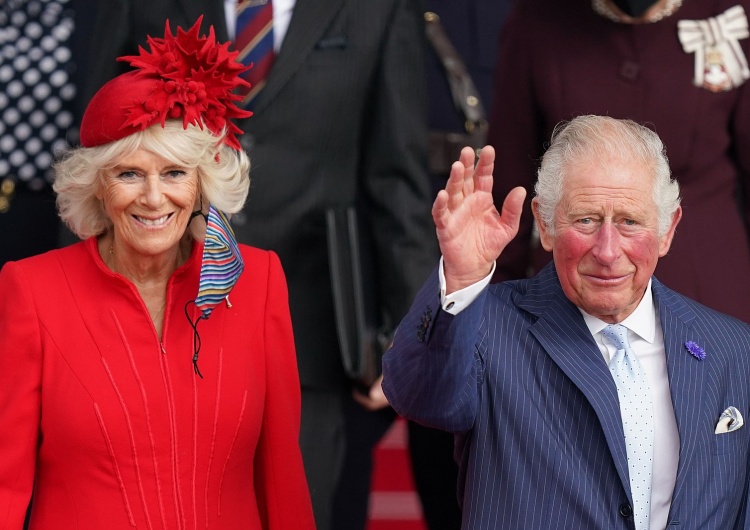 Król Karol III i Camilla Parker-Bowles Burza w Pałacu Buckingham. Król Karol III i Camilla Parker-Bowles upokorzeni