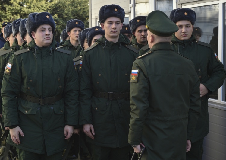 Armia rosyjska twierdzi, że rozpoczęła wycofywanie wojsk z Chersonia