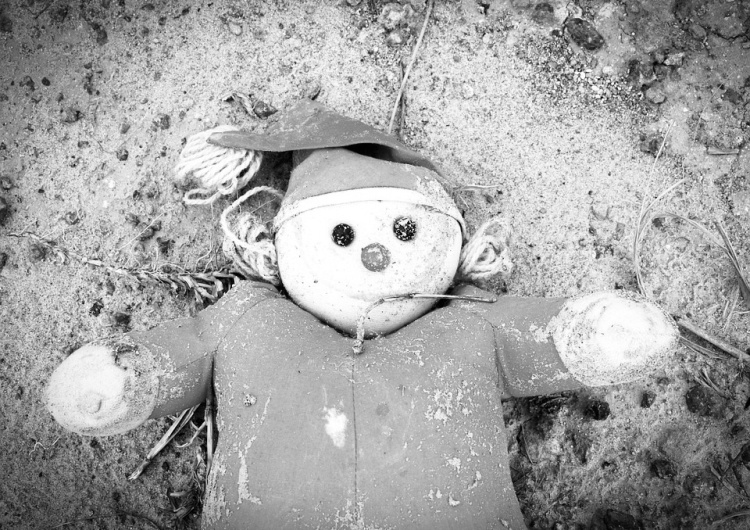 Brudna lalka Paweł Jędrzejewski: Dziecko musi umrzeć. Moralna podstawa świata wali się w gruzy