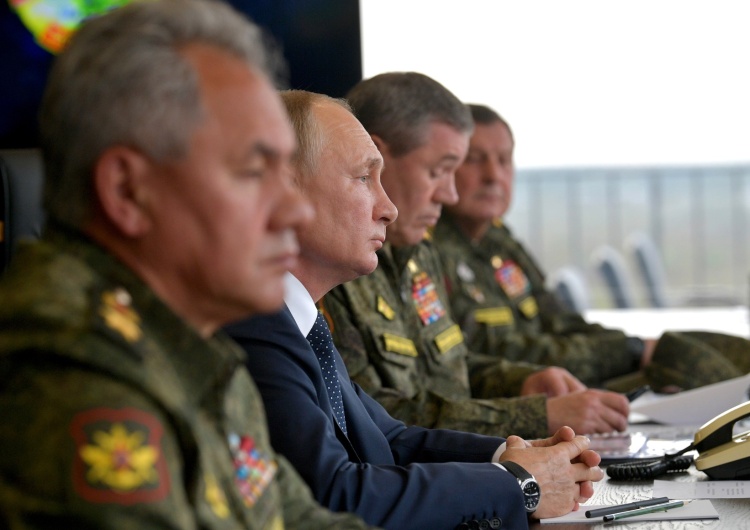 Władimir Putin z m.in Siergiejem Szojgu na poligonie Mulino „Putin nie odwoła ministra obrony Szojgu. Byłoby to dla niego zbyt ryzykowne”