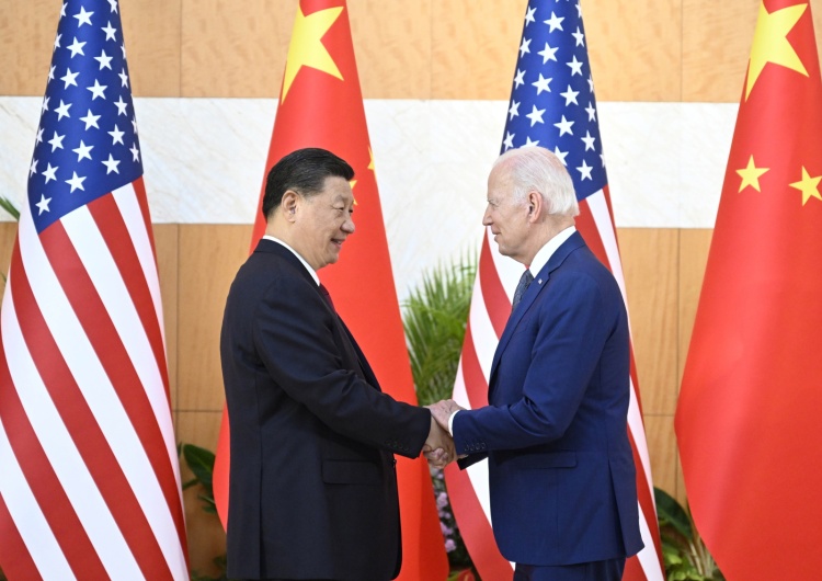 Przywódca Chin Xi Jinping z prezydentem USA Joe Bidenem Spotkanie Joe Bidena z Xi Jinpingiem trwało ponad 3 godziny. Jest komunikat Białego Domu