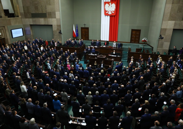 Sejm Skandaliczne zachowanie poseł KO w czasie wystąpienia Morawieckiego. „Brak słów”