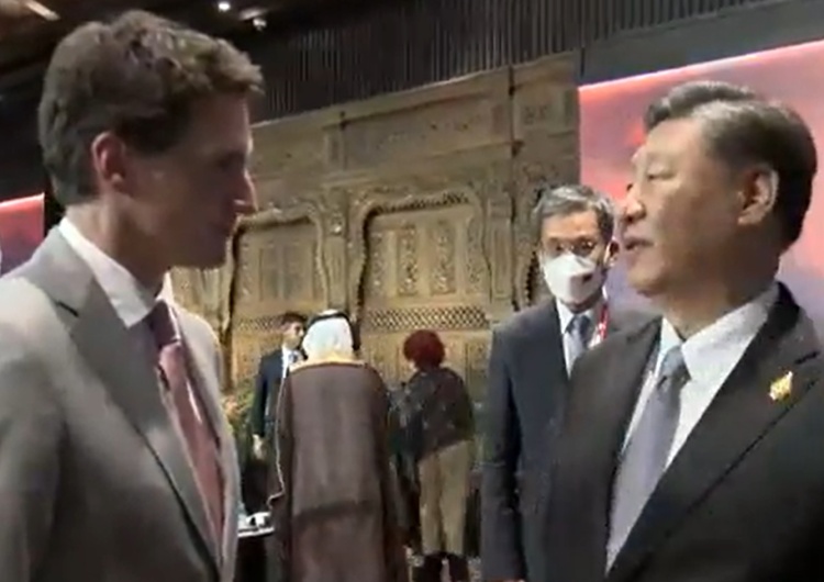 Justin Trudeau i Xi Jinping na szczycie G20 na Bali Przywódca Chin Xi Jinping skarcił premiera Kanady Justina Trudeau. Wszystko się nagrało [WIDEO]