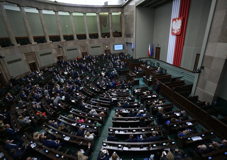 Posiedzenie Sejmu [najnowszy sondaż] Zjednoczona Prawica z dużym wzrostem! Spadki PO, Polski 2050, Lewicy