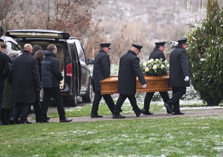  Rozpoczął się pogrzeb drugiej z ofiar eksplozji w Przewodowie