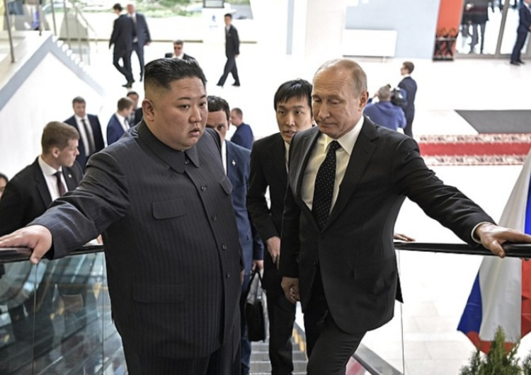 Kim Dzong Un i Władimir Putin Eksperci: Korea Płn. wyraźnie opowiada się po stronie Chin i Rosji; ponownie grozi światu wojną atomową