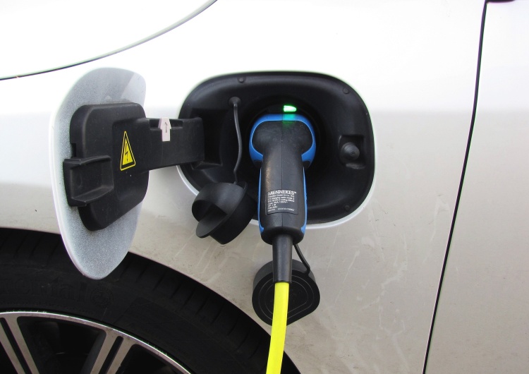  Nowy rząd Szwecji zniósł dotacje dla samochodów elektrycznych
