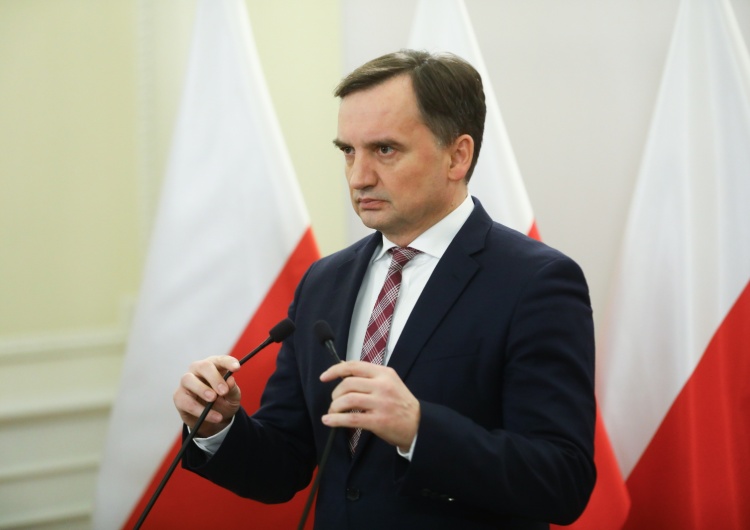 Zbigniew Ziobro Ziobro: „Warto się dowiedzieć, jakimi kryteriami kierował się Tusk, nabijając kabzę Putinowi”