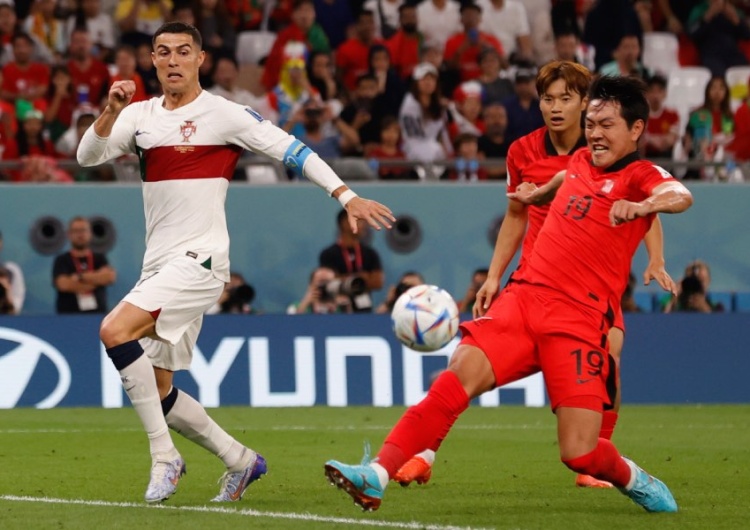 Cristiano Ronaldo w pojedynku z Kim Young-gwonem Zabawna wymiana zdań podczas meczu na mundialu. Komentatorzy TVP wybuchli śmiechem