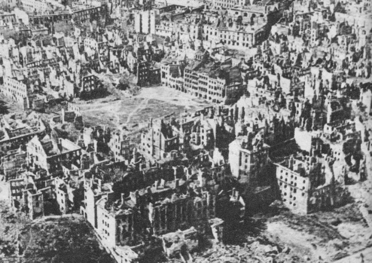 Ruiny Warszawy. Styczeń 1944 Niemieckie media: Polska „internacjonalizuje” sprawę reparacji