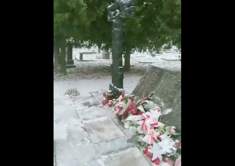  Zdewastowano Krzyż Katyński na cmentarzu wojskowym w Grodnie