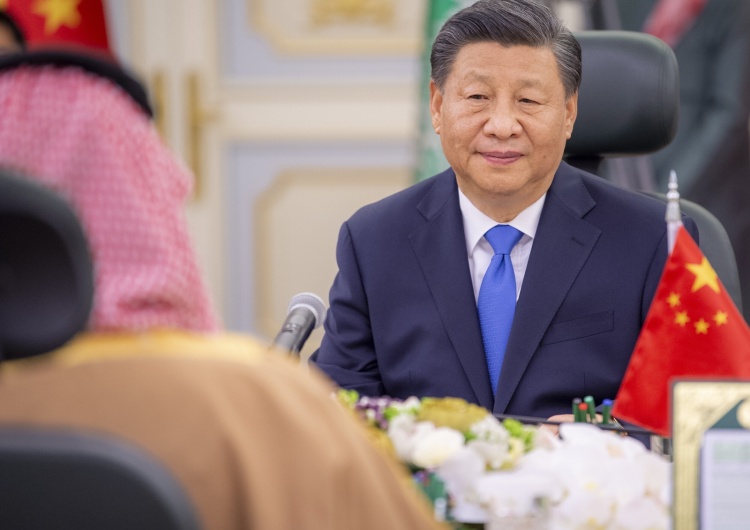 Xi Jinping podczas wizyty w Arabii Saudyjskiej Petrojuan? Prezydent Chin wezwał kraje Zatoki Perskiej do zastąpienia dolara juanem w rozliczeniach za ropę