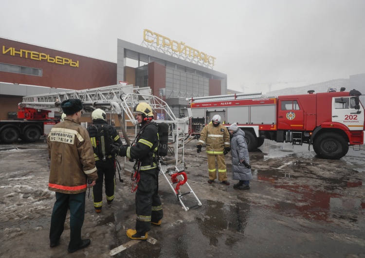 Pożar pod Moskwą Pożar centrum handlowego w okręgu moskiewskim. Niedaleko… centrum szkolenia KGB