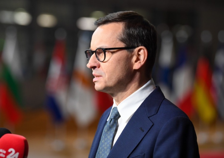 Mateusz Morawiecki Politico: „Polska blokuje pakiet pomocy UE dla Ukrainy”. Podano powód