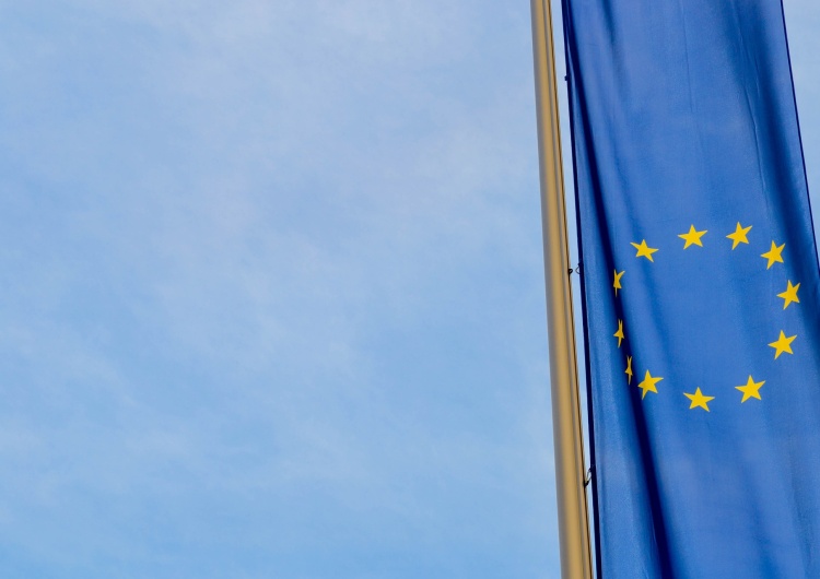 Flaga Unii Europejskiej Nieoficjalnie. Bruksela: Przywódcy osiągnęli porozumienie ws. podatku od korporacji, pomocy dla Ukrainy i KPO Węgier