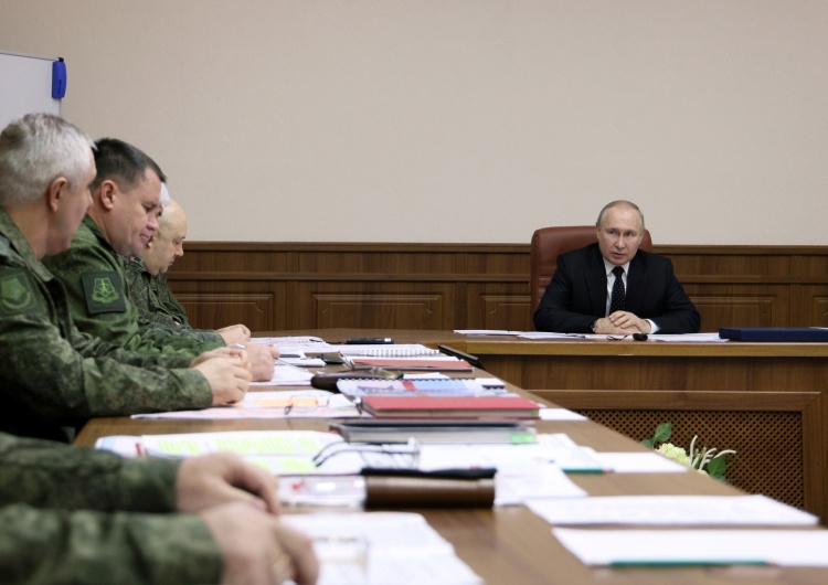 Władimir Putin Władimir Putin w sztabie sił zbrojnych. Zwrócił się z pytaniem do dowódców