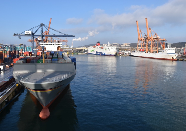 Port w Gdyni  Niemieckie porty były najważniejsze. Teraz rośnie znaczenie Gdyni