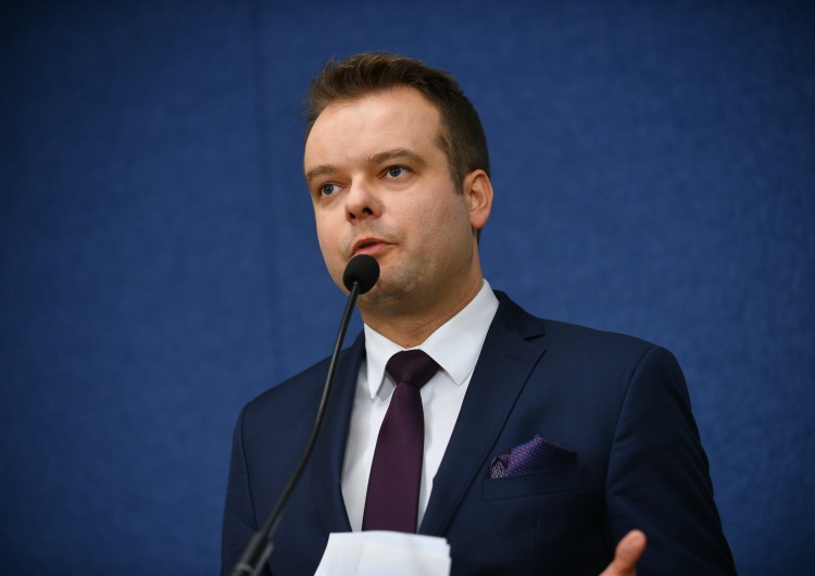 Rzecznik PiS Rafał Bochenek Rzecznik PiS apeluje do polityków opozycji. Mówi o „hejcie i oszustwie”