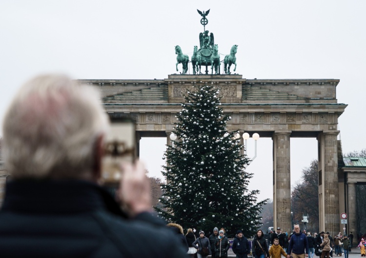Choinka w Berlinie Berlin: Aktywiści klimatyczni zniszczyli świąteczną choinkę