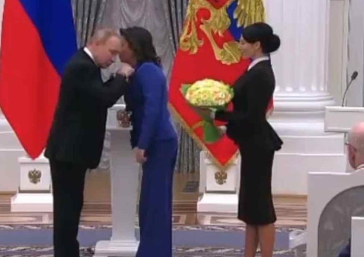 Władimir Putin i Margarita Simonian Najpierw szeptała do ucha Putina. Później powiedziała, co myśli o Ukraińcach [WIDEO]