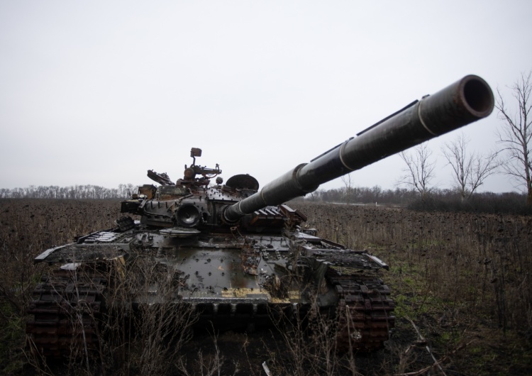 Zniszczony rosyjski czołg w obwodzie charkowskim Ukraina: Rosja wysyła nowe wojska na front