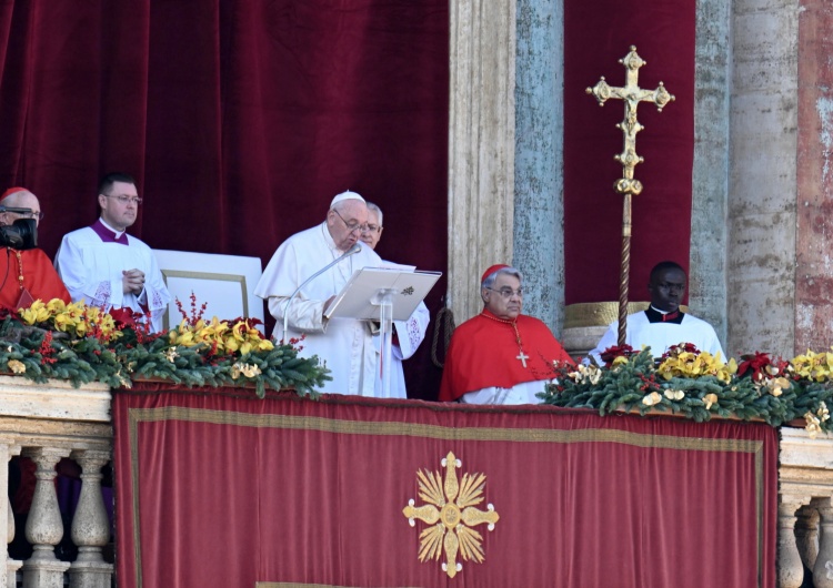 Papież Franciszek Papież w orędziu „Urbi et orbi”: Wichry wojny wieją lodowatym chłodem nad ludzkością