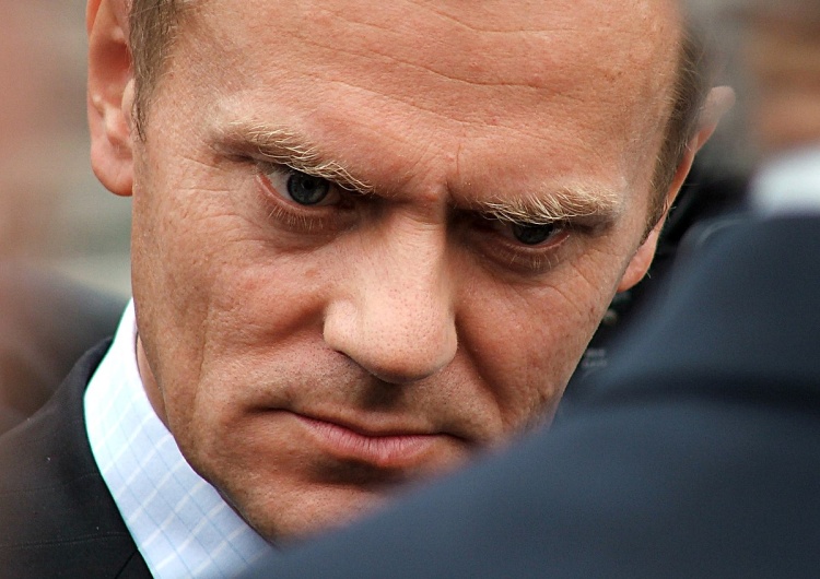 Donald Tusk Tusk wściekły. Żąda usunięcia filmu „Nasz człowiek w Warszawie”. Autor: To nie koncert życzeń