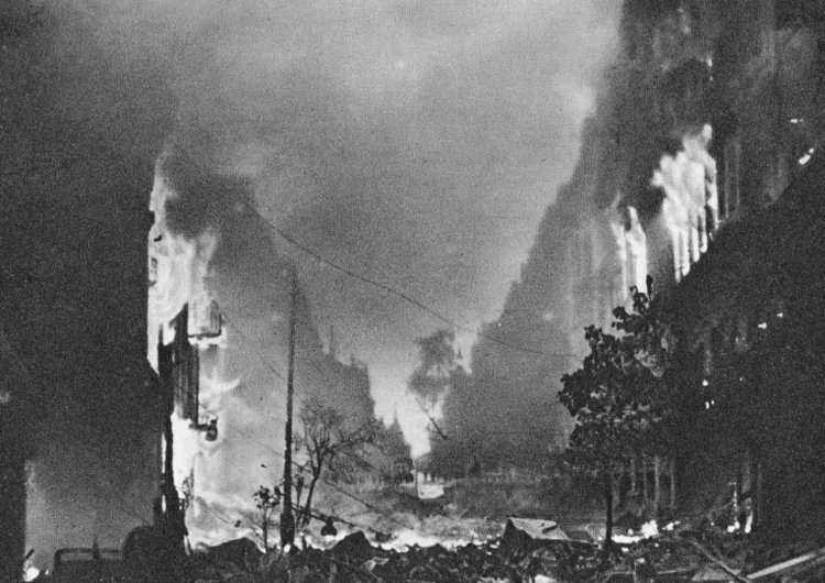 Ruiny Warszawy Reparacje wojenne od Niemiec. Arkadiusz Mularczyk zdradza plan na 2023 rok