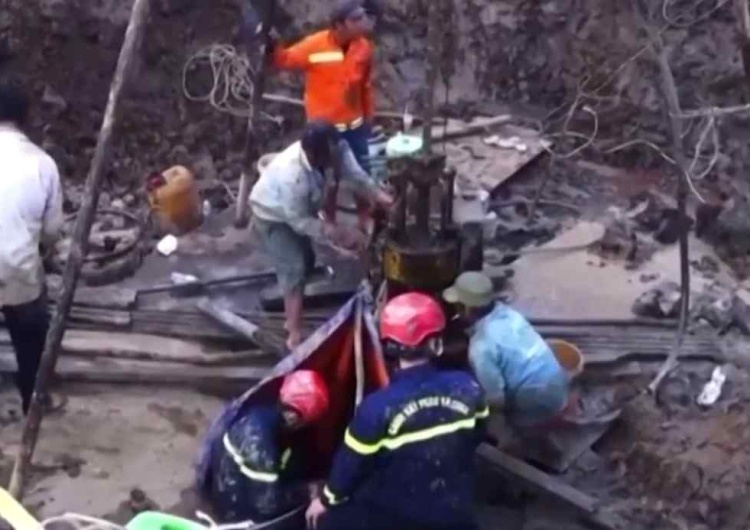 Akcja ratunkowa w Wietnamie  Dramatyczna akcja ratunkowa w Wietnamie. Uwięziony 10-latek