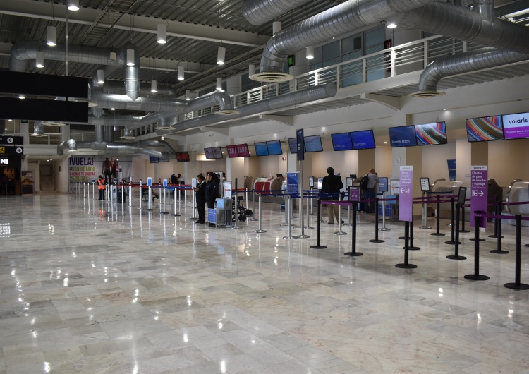Lotnisko w Queretaro [FOTO] Makabryczne odkrycie na lotnisku. Ta paczka przyleciała z Meksyku