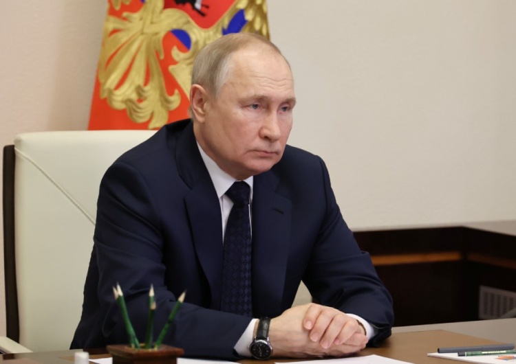 Władimir Putin nakazał wprowadzić zawieszenie broni Putin nakazał wprowadzić zawieszenie broni. Kreml wzywa Ukrainę