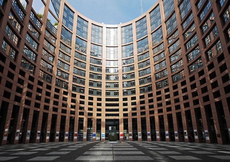 Parlament Europejski w Strasburgu Katargate. Jest decyzja włoskiego sądu ws. córki aresztowanego socjalistycznego europosła
