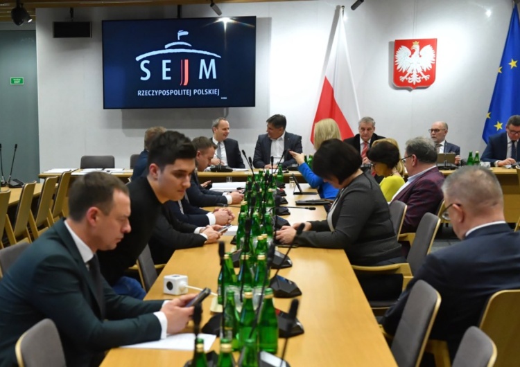 Posiedzenie Komisji Administracji i Spraw Wewnętrznych PiS przegrywa głosowanie. Sejmowa komisja odrzuca projekt