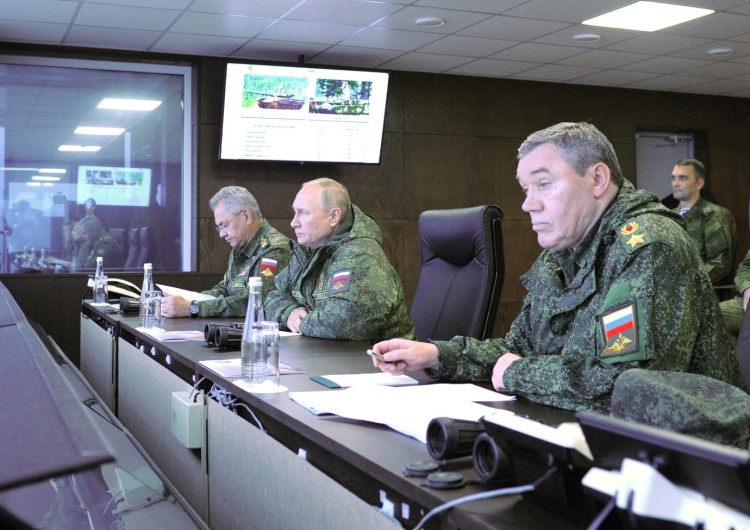 Walerij Gierasimow z Władimirem Putinem i ministrem ON Rosji Siergiejem Szojgu Zmiana dowódcy wojsk rosyjskich na Ukrainie. ISW na temat przyczyn
