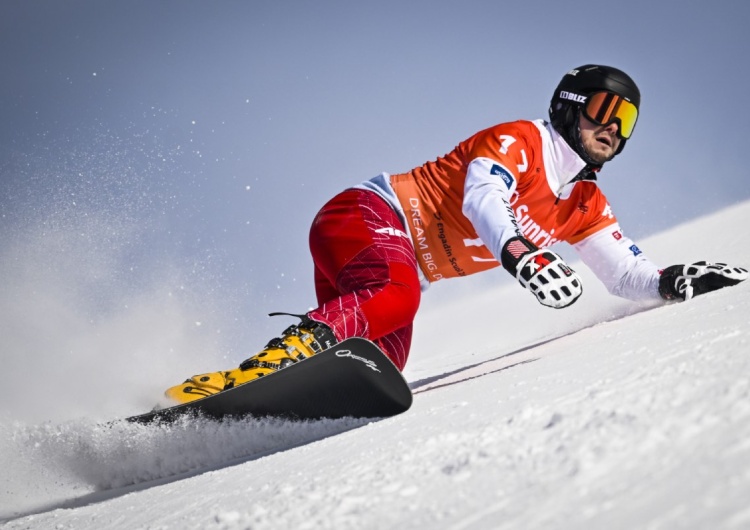 Oskar Kwiatkowski Polski snowboardzista zwycięzcą zawodów Pucharu Świata w Scuol