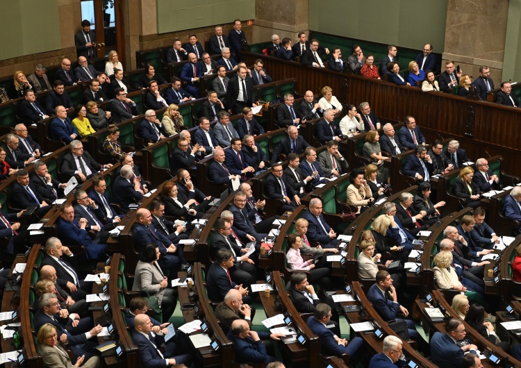 Posiedzenie Sejmu [najnowszy sondaż] Duży wzrost poparcia dla PiS, 6 partii w Sejmie