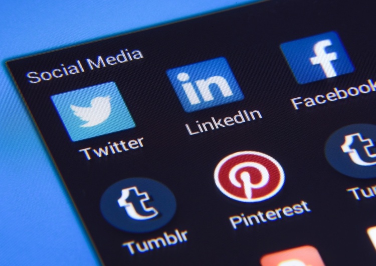 Media społecznościowe Czy nieletni powinni mieć ograniczony dostęp do mediów społecznościowych? Ciekawy wynik sondażu