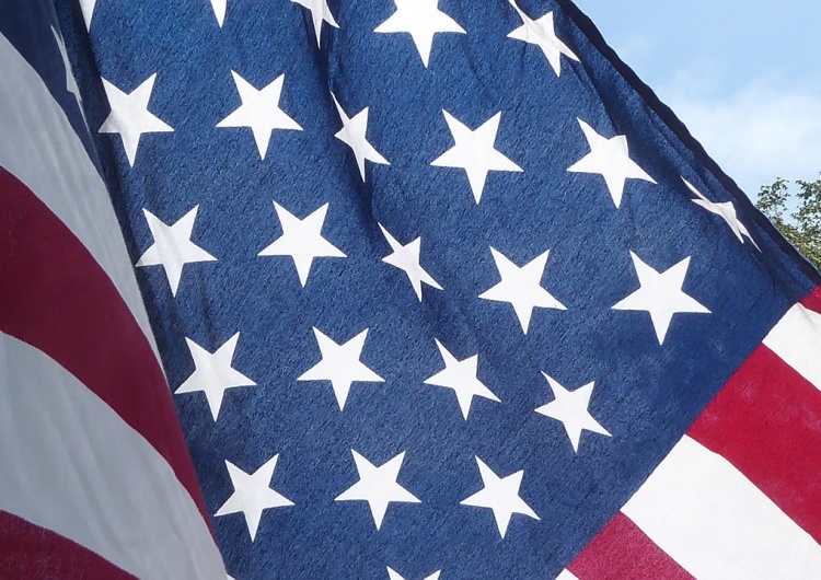 Flaga Ameryki Niejawne dokumenty w domu ważnego amerykańskiego polityka